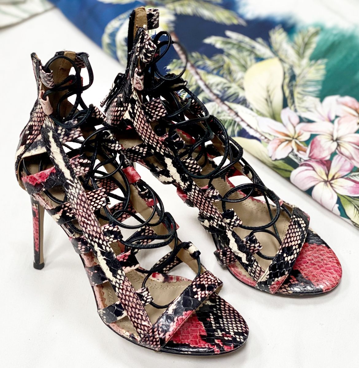 Босоножки Aquazzura размер 38 цена 23 483 руб
