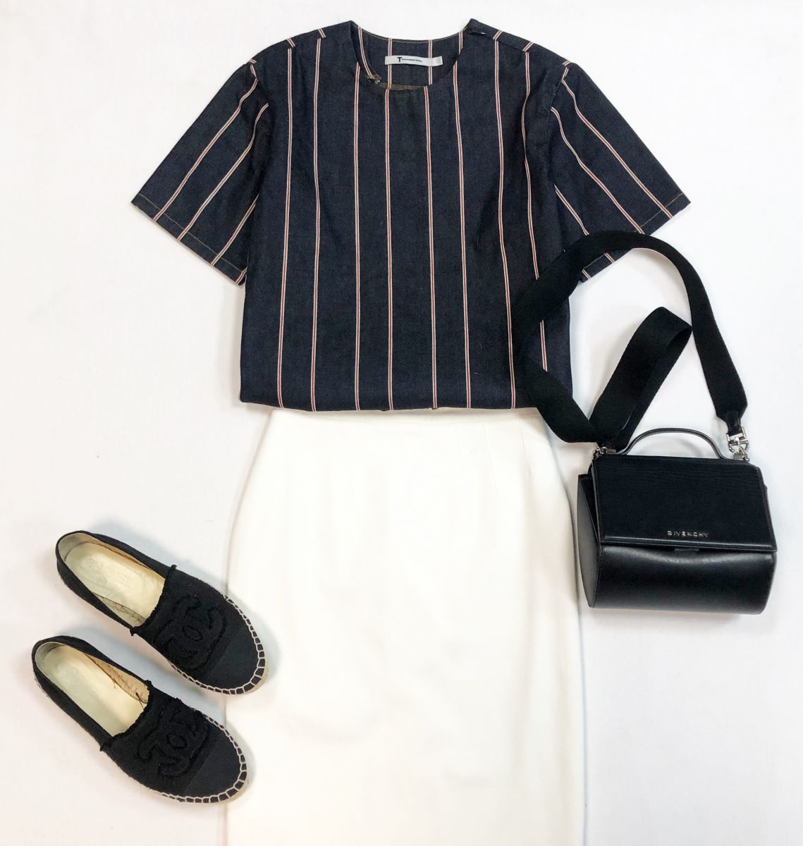 Кофта Alexander Wang размер 0 цена 4 616 рубЮбка Gucci размер 38 цена 4 616 рубЭспадрильи Chanel размер 39 цена 30 770 рубСумка Givenchy