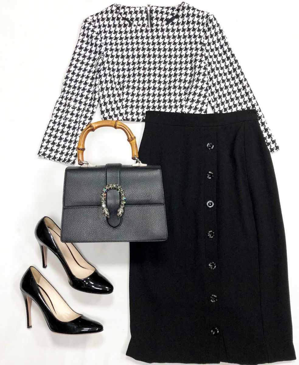 Юбка 12 Storeez размер XS цена 4 697’руб
Кофта Roseville размер 38 цена 4 697 руб
Туфли Prada размер 39 цена 17 221 руб
Сумка Gucci