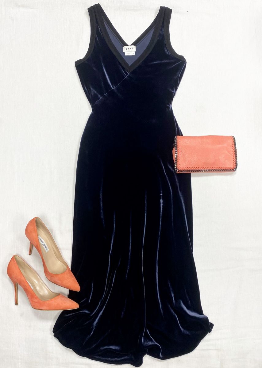 Платье/ бархат/ DKNY размер M цена 12 524 руб
Туфли Manolo Blahnik размер 38.5 цена 15 655 руб
Сумочка Stella McCartney 
