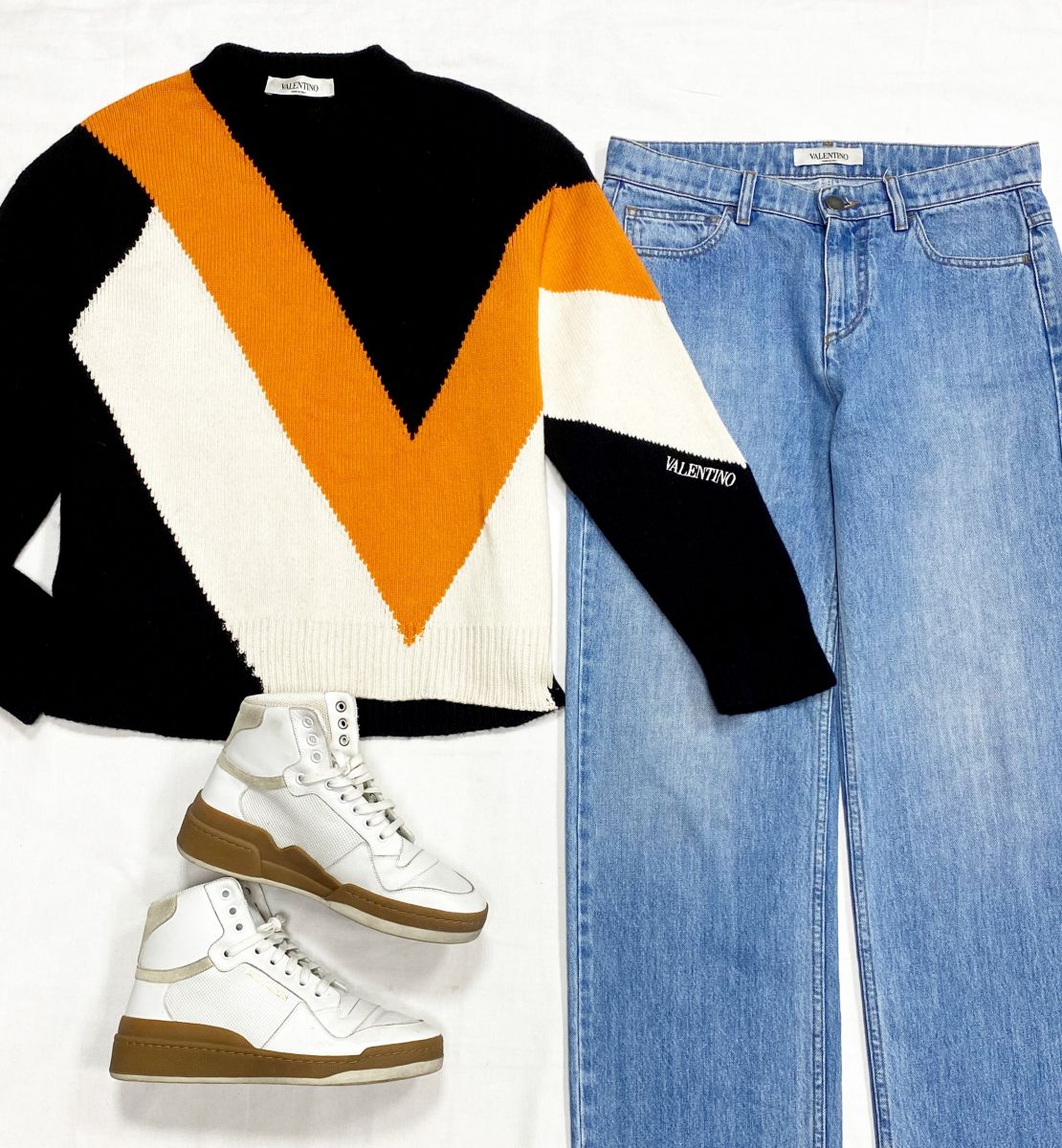 Свитер Valentino размер S цена 23 483 руб
Джинсы Valentino размер 26 цена 15 655 руб
Кеды Saint Laurent размер 37 цена 23 483 руб