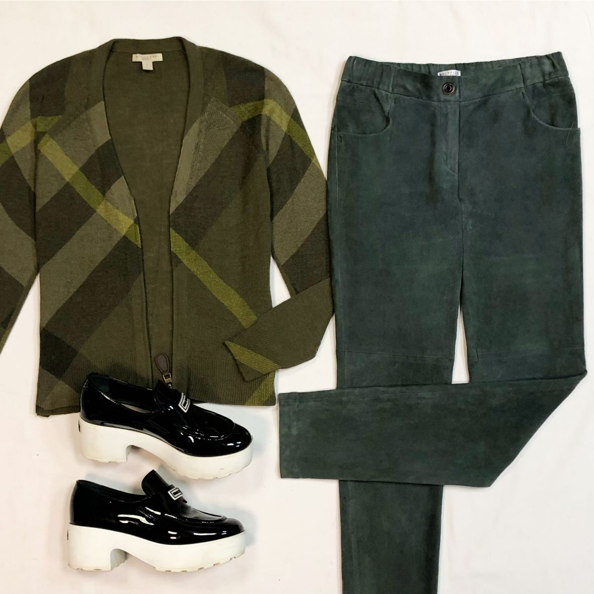 Брюки/замша/ Brunello Cucinelli размер 42 цена 23 078 рубКофта Burberry размер S цена 4 616 рубЛоферы Miu Miu размер 39 цена 15 385 руб