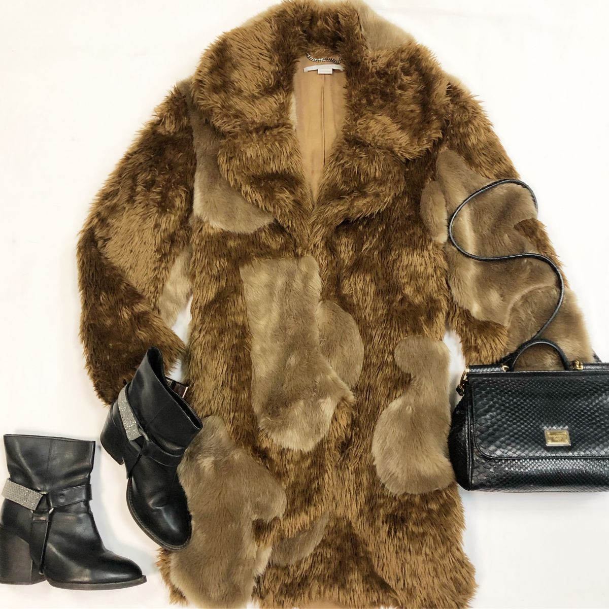 Шуба Stella McCartney размер 36 цена 23 078 рубБотинки Brunello Cucinelli размер 37 цена 18 462 рубСумка Dolce Gabbana
