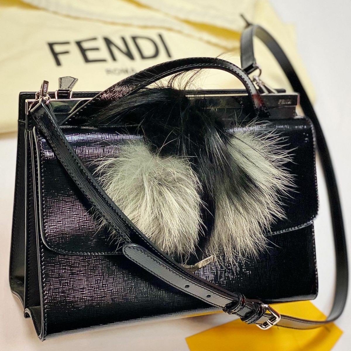 Сумка / отделка мех / Fendi размер 27/18 цена 53 847 руб / карточки / 