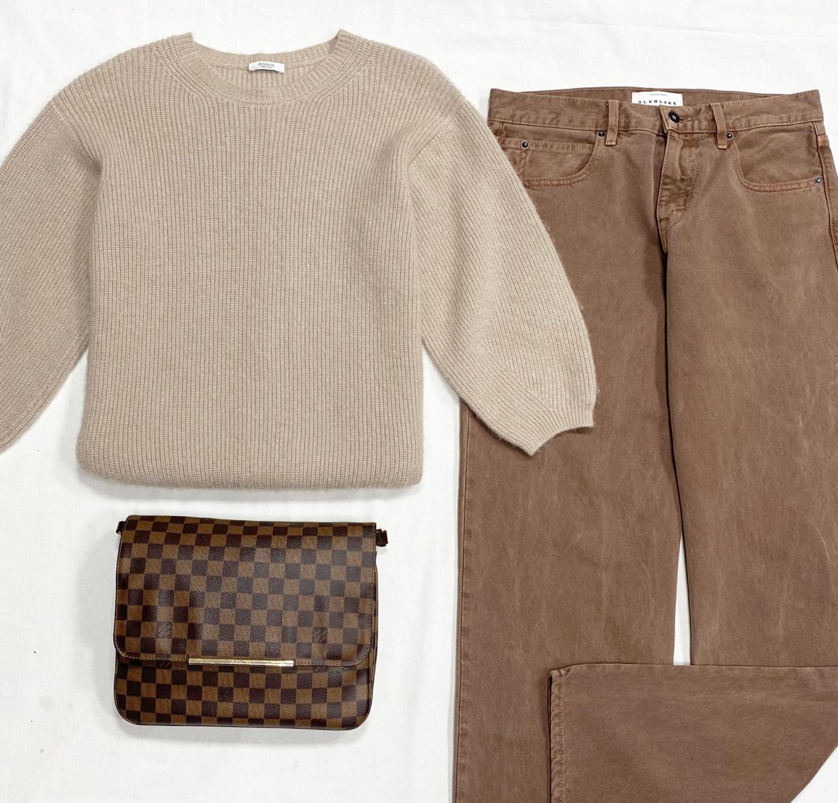 Кофта Peserico размер 44 цена 7 828 руб
Джинсы SLVRLAKE размер 42 цена 7 828 руб
Сумка Louis Vuitton 