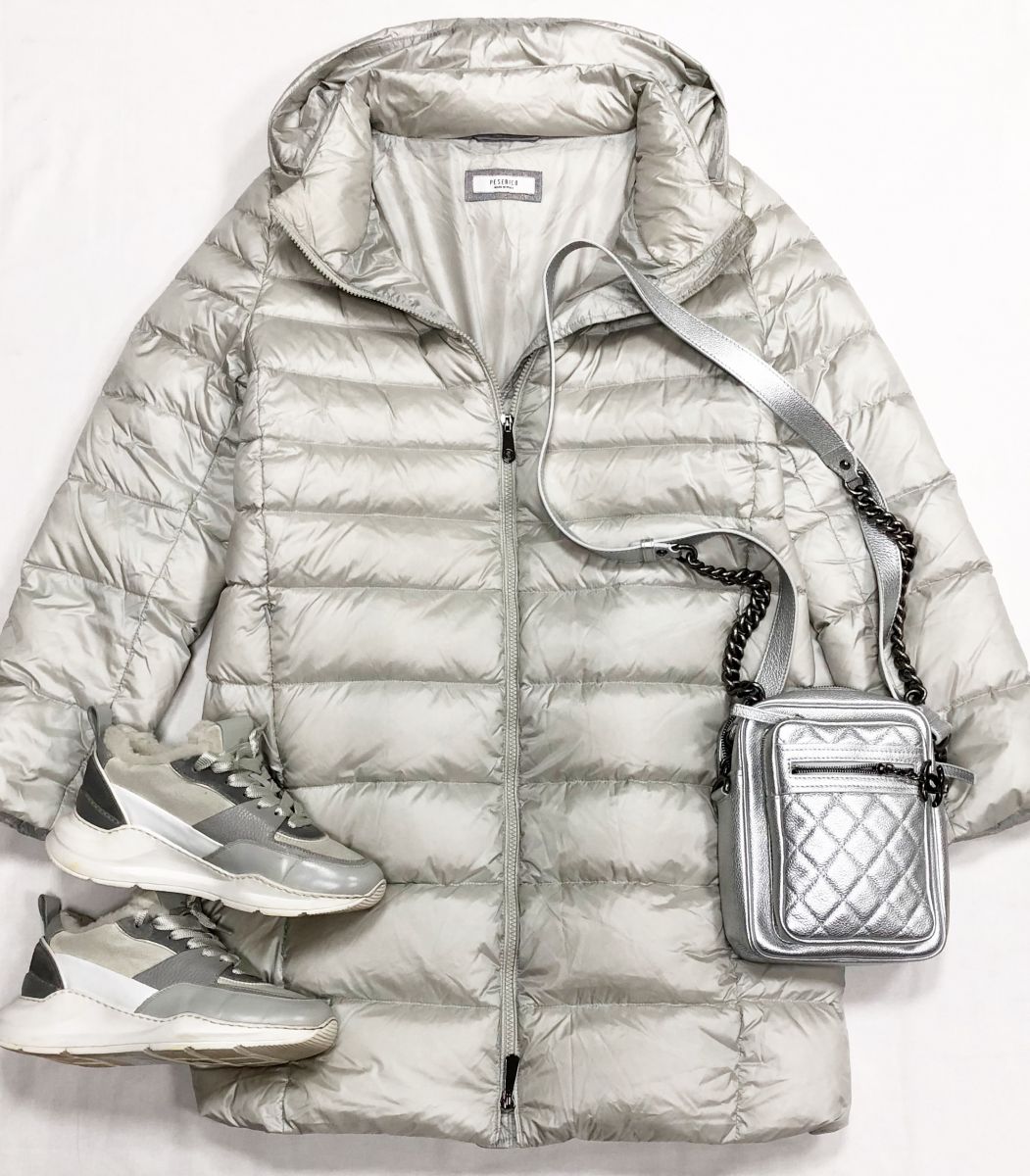 Пуховик Peserico размер 44 цена 7 828 руб
Кроссовки Santoni размер 37 цена 23 483 руб
Сумка Chanel