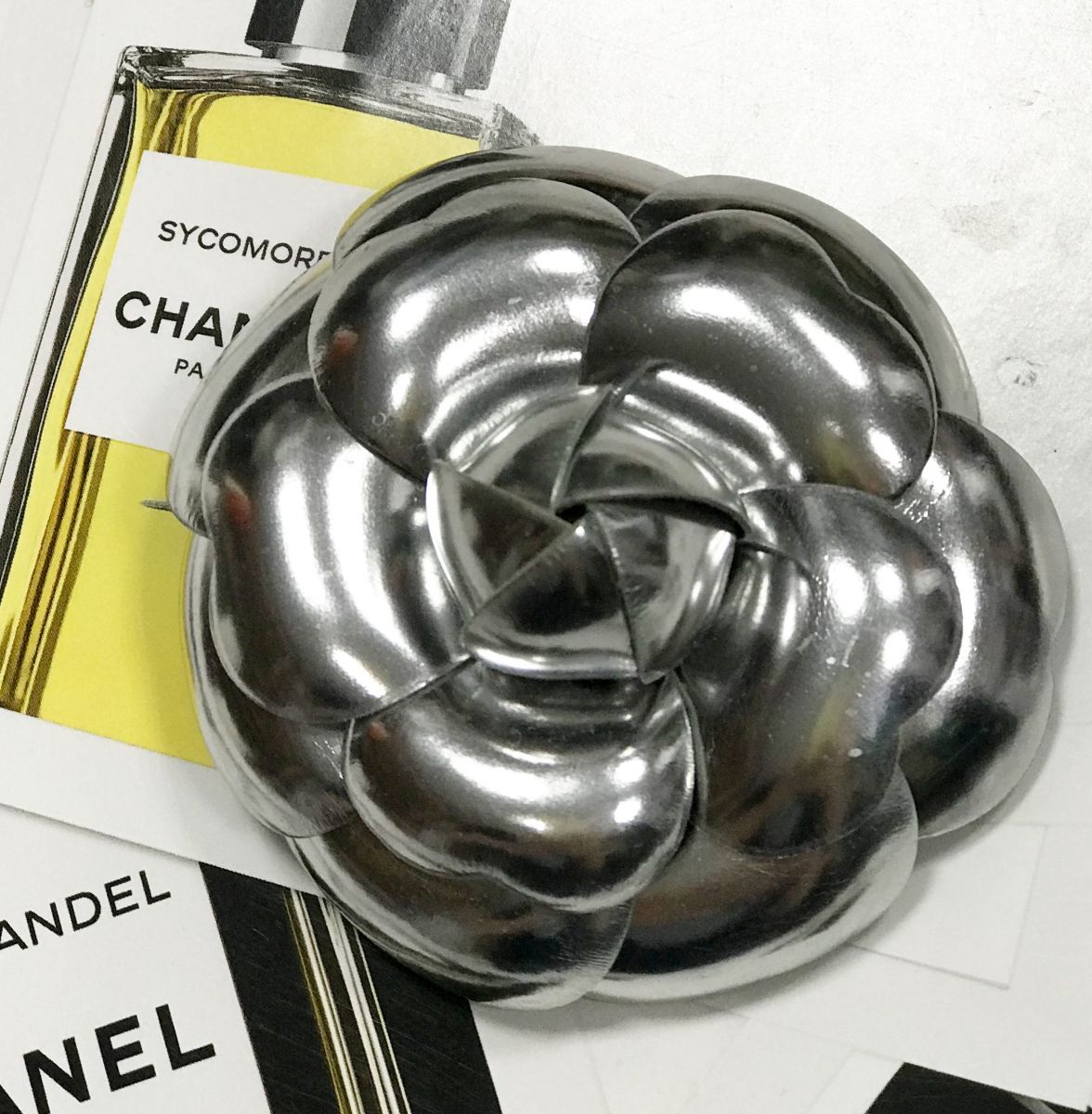 Брошка Chanel цена 15 655 руб
