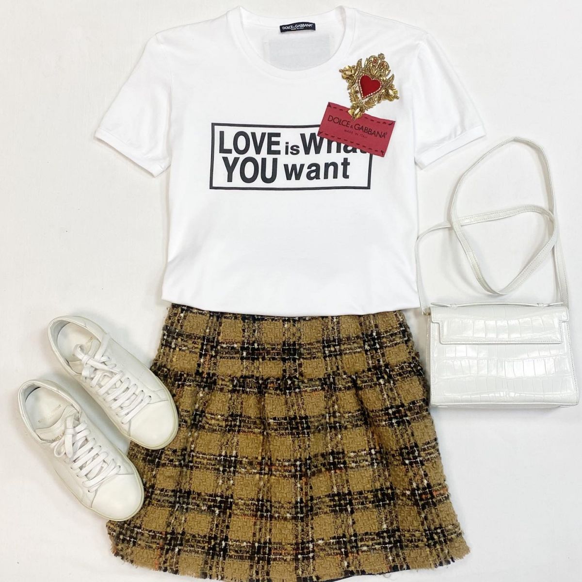 Футболка Dolce Gabbana размер 40 цена 6 154 рубЮбка Dolce Gabbana размер 40 цена 6 154 рубКеды Saint Laurent размер 36.5 цена 23 078 рубСумка Giosa