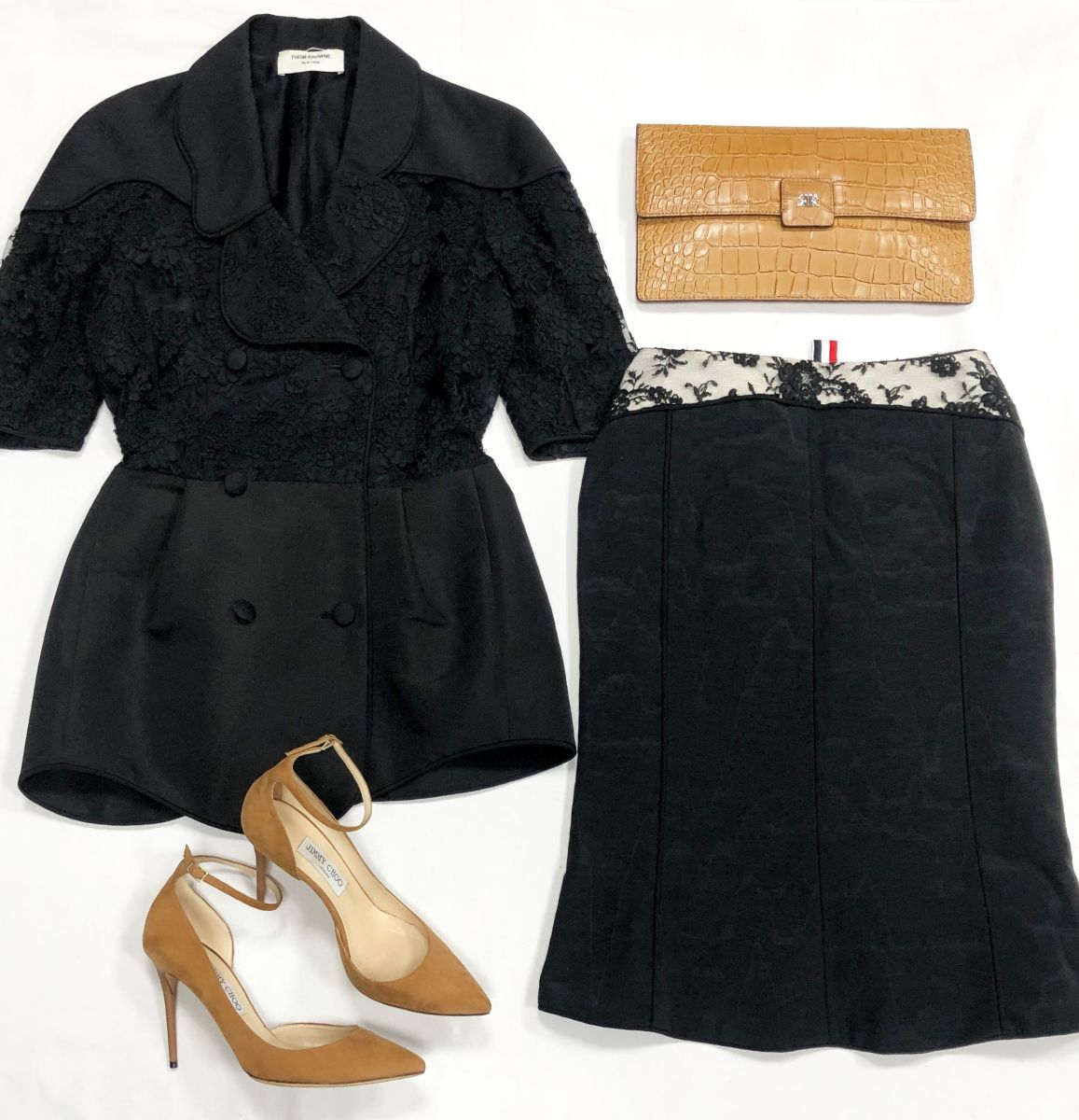 Костюм Thom Browne размер 2 цена 30 770 руб
Туфли Jimmy Choo размер 39 цена 15 385 руб
Клатч