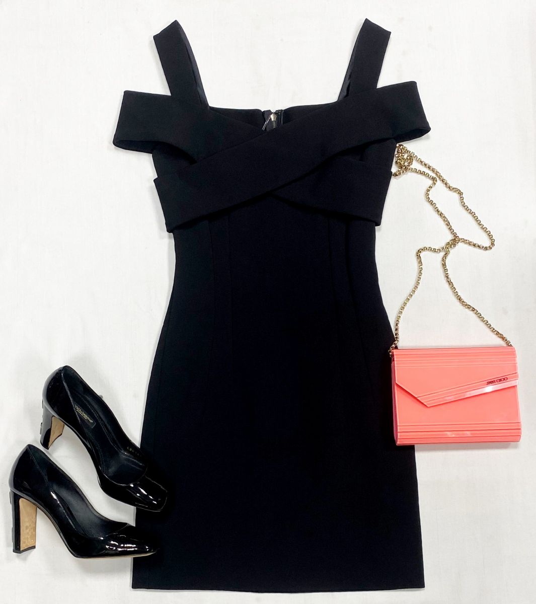 Платье Dolce Gabbana размер 38 цена 46 965 руб
Туфли Dolce Gabbana размер 37 цена 15 655 руб
Сумочка Jimmy Choo 