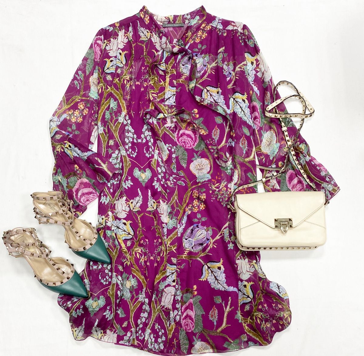 Платье Alberta Ferretti размер 44 цена 23 078 руб
Босоножки Valentino размер 39.5  цена 15 385 руб
Сумка Valentino 