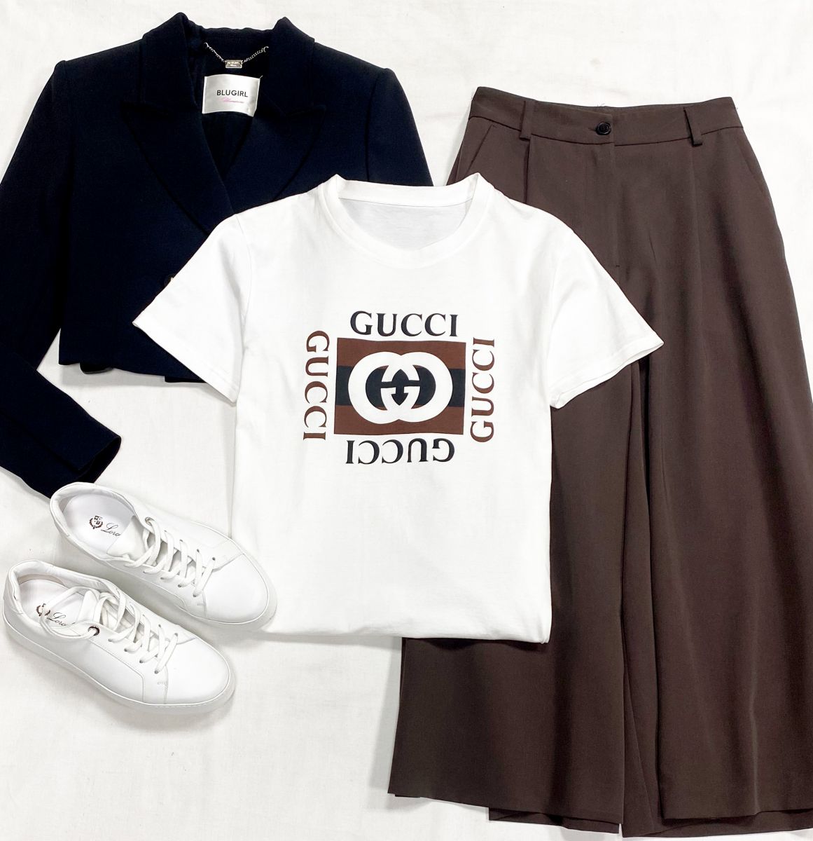 Футболка Gucci размер L цена 23 483 руб
Жакет Blumarine размер 44 цена 7 828 руб
Юбка -Брюки Vicolo размер S цена 9 393 руб/ с биркой/
Кеды Loro Piana размер 37.5 цена 31 310 руб