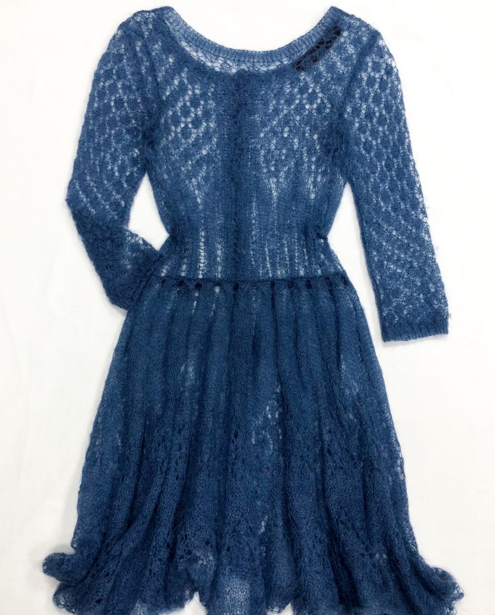 Платье ULYANA SERGEENKO размер 38 цена 46 965 руб
Туфли Chanel размер 39 цена 62 620 руб