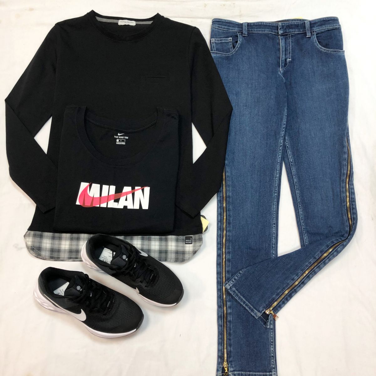Кофта PAOLA PECORA размер S цена 2 308 руб 
Футболка NIKE размер M цена 2 308 руб 
Джинсы LOUIS VUITTON размер 38 цена 4 616 руб
