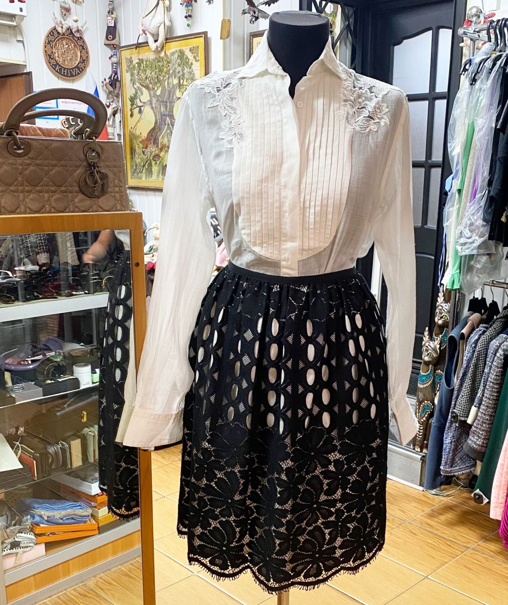 Блузка/ вышивка/ Ermanno Scervino размер 40 цена 10 959 руб
Юбка Lanvin размер 40 цена 7 828 руб/ с биркой/ 