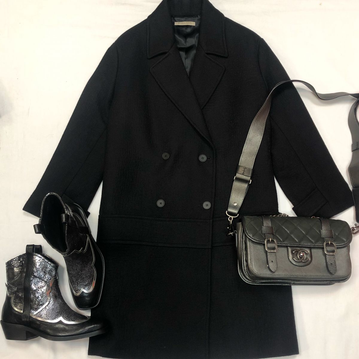 Пальто Bottega Veneta размер 44 цена 30 770 руб Ботинки Rupert Sanderson размер 39.5 цена 10 770 руб Сумка Chanel