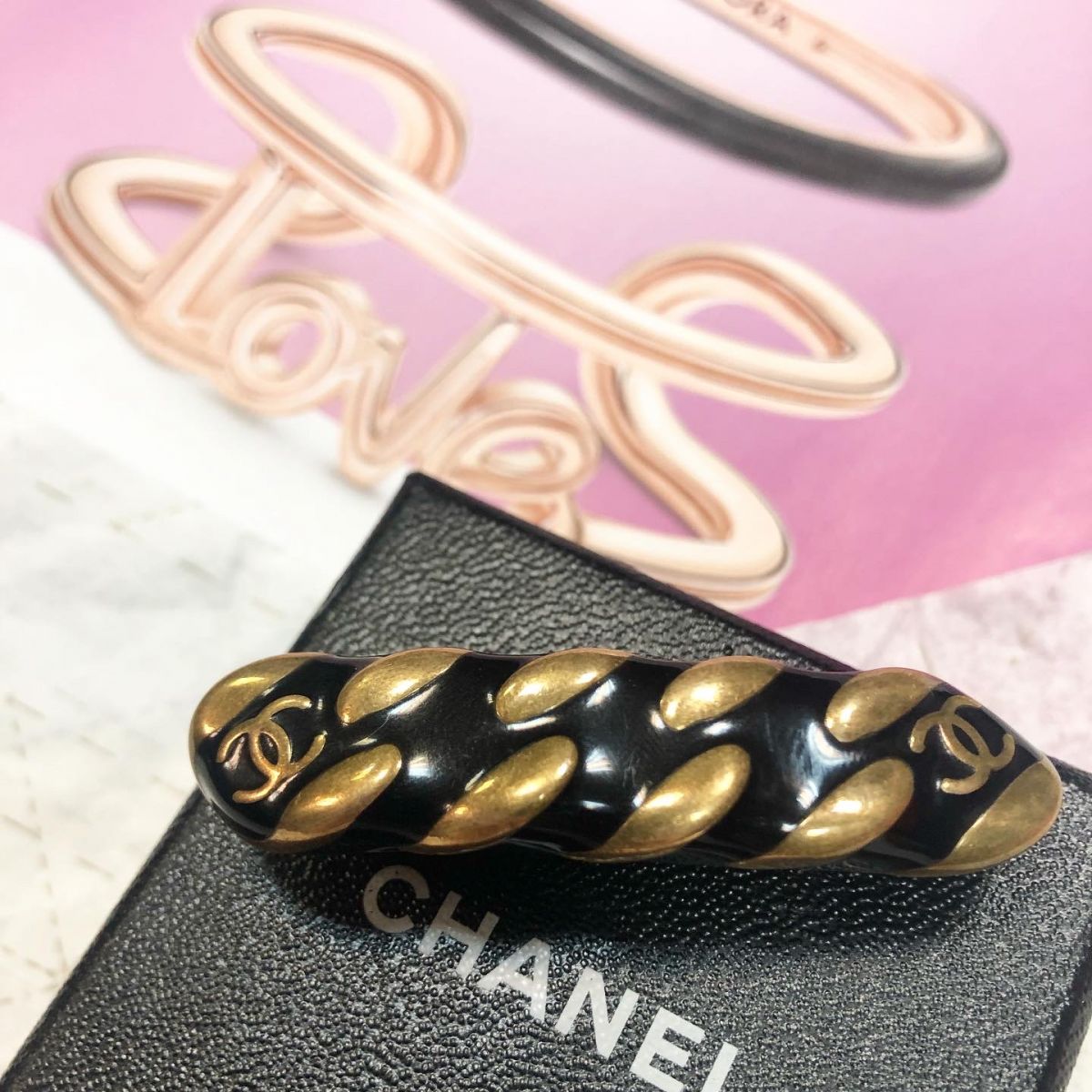 заколка Chanel цена 7 693 руб 