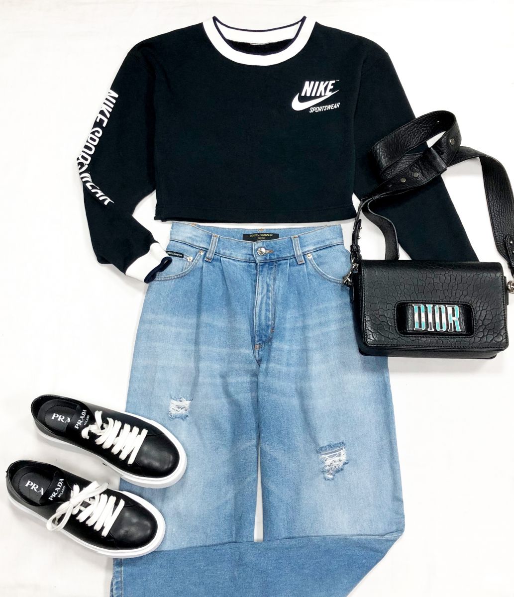 Джинсы Dolce Gabbana размер 36 цена 7 828 руб
Толстовка Nike размер 42 цена 2 348 руб
Кеды Prada размер 38.5 цена 31 310 руб
Сумка Christian Dior