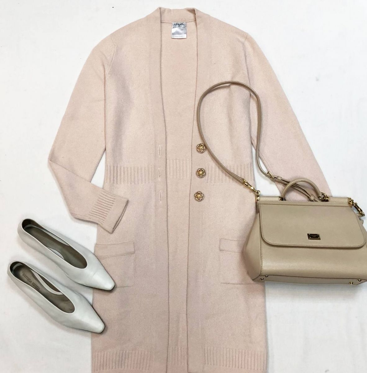 Кардиган Chanel размер 38 цена 23 078 руб
Балетки BOTTEGA VENETA размер 38.5 цена 23 078 руб
Сумка Dolce Gabbana