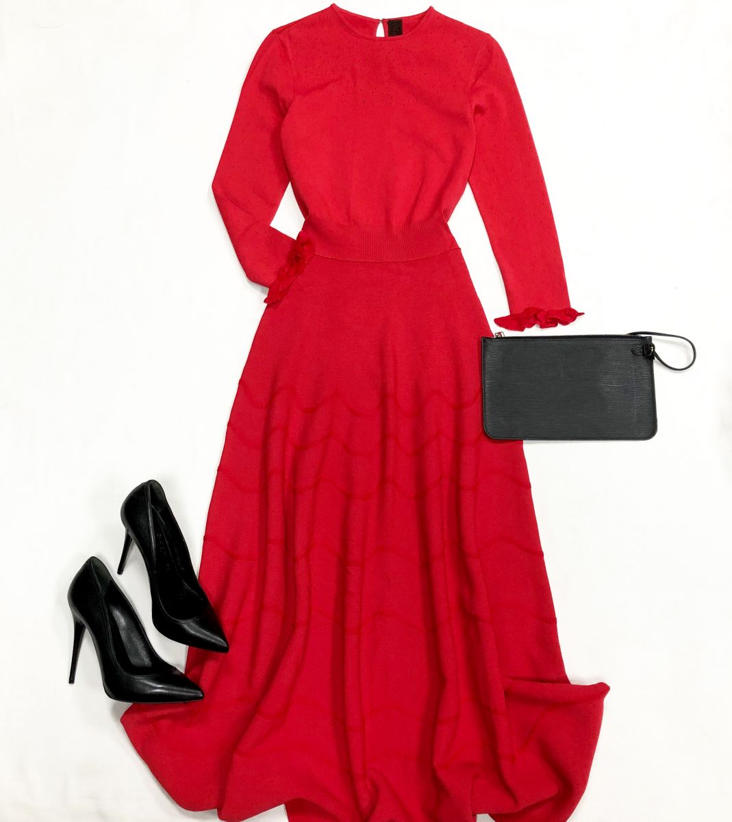 Платье Ulyana Sergeenko размер 40 цена 46 155 рубТуфли Alexander McQueen размер 37 цена 10 770 рубКлатч Louis Vuitton