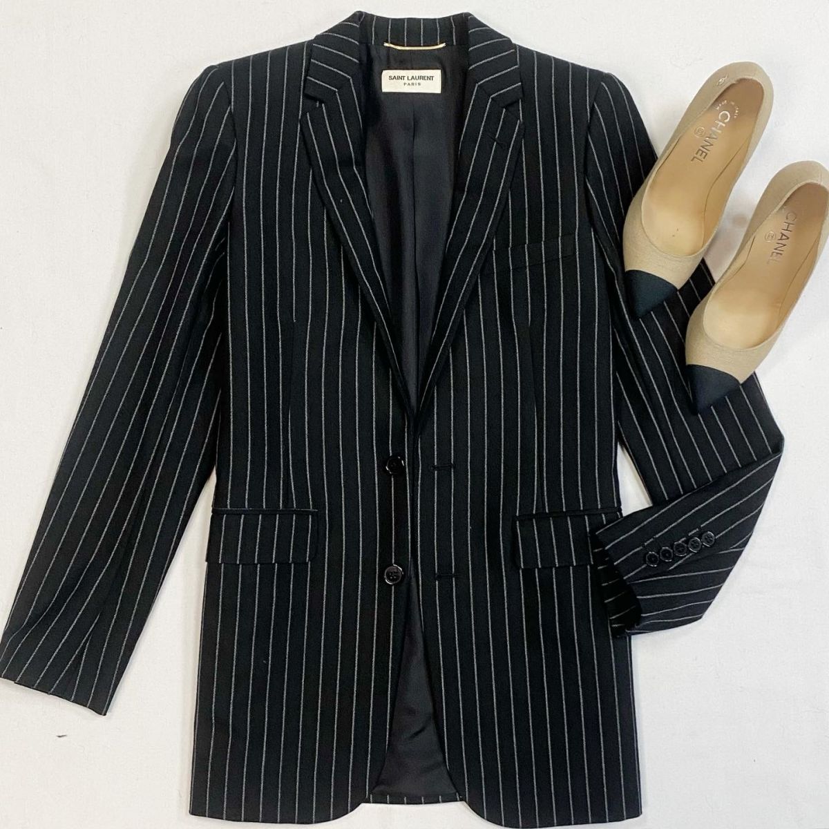 Жакет Saint Laurent размер 36 цена 23 078 рубТуфли Chanel размер 37 цена 46 155 руб