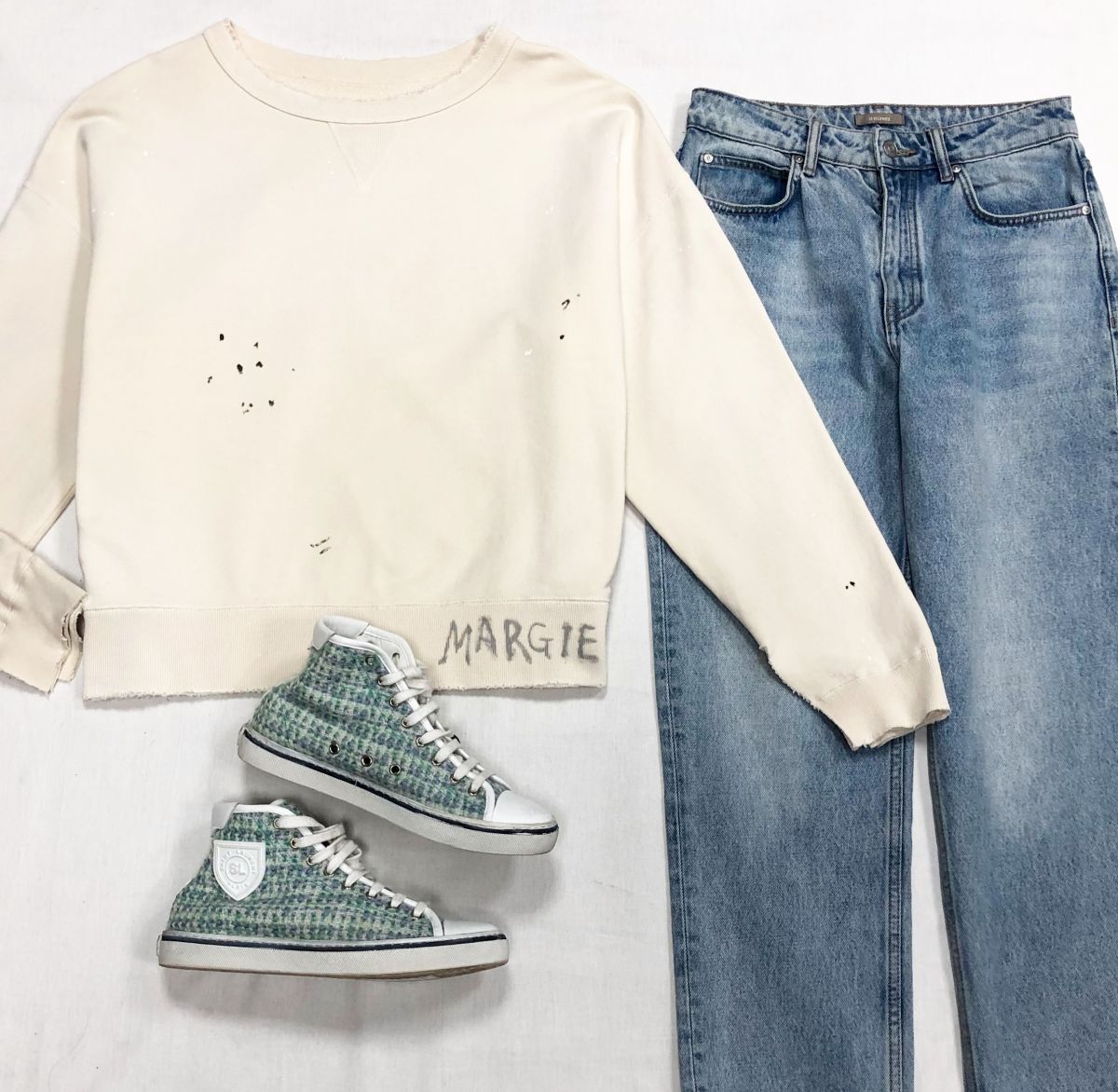 Толстовка Maison Martin Margiela размер M цена 31 310 руб
Джинсы 12 Storeez размер 30 цена 4 697 руб
Кеды Saint Laurent размер 39 цена 15 655 руб