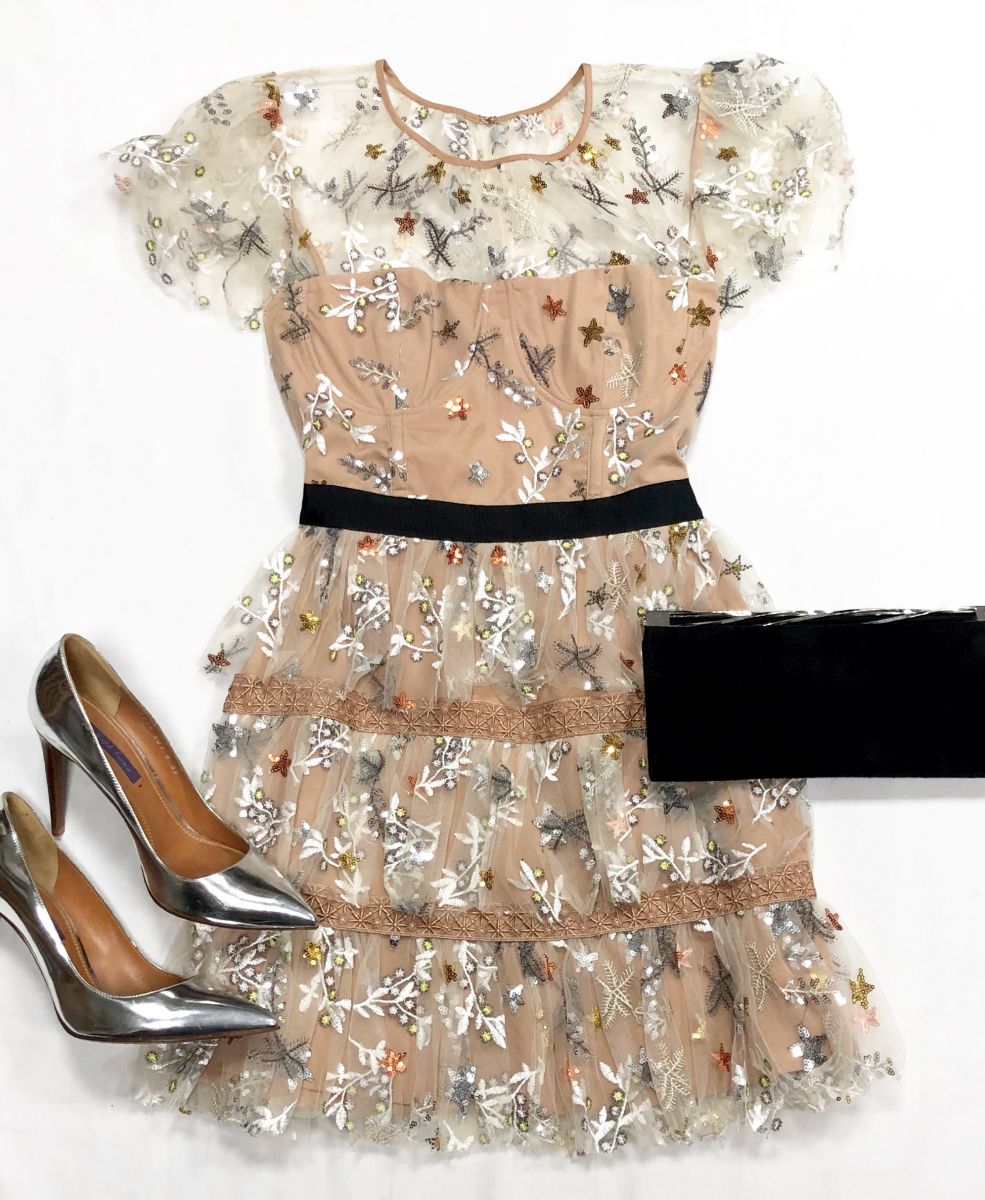 Платье/ пайетки/ вышивка / Self Portrait размер 10/6 цена 15 655 руб
Туфли Ralph Lauren размер 39 цена 15 655 руб
Клатч Ralph Lauren