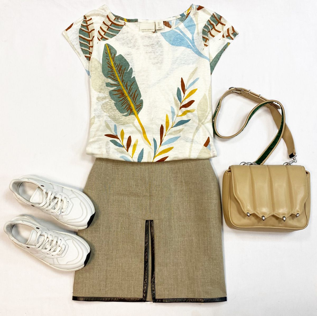 Юбка Celine размер 40 цена 3 846 руб
Футболка размер L цена 2 308 руб
Кроссовки Bottega Veneta размер 35 цена 9 231 руб
Сумка Marco De Vincenzo 