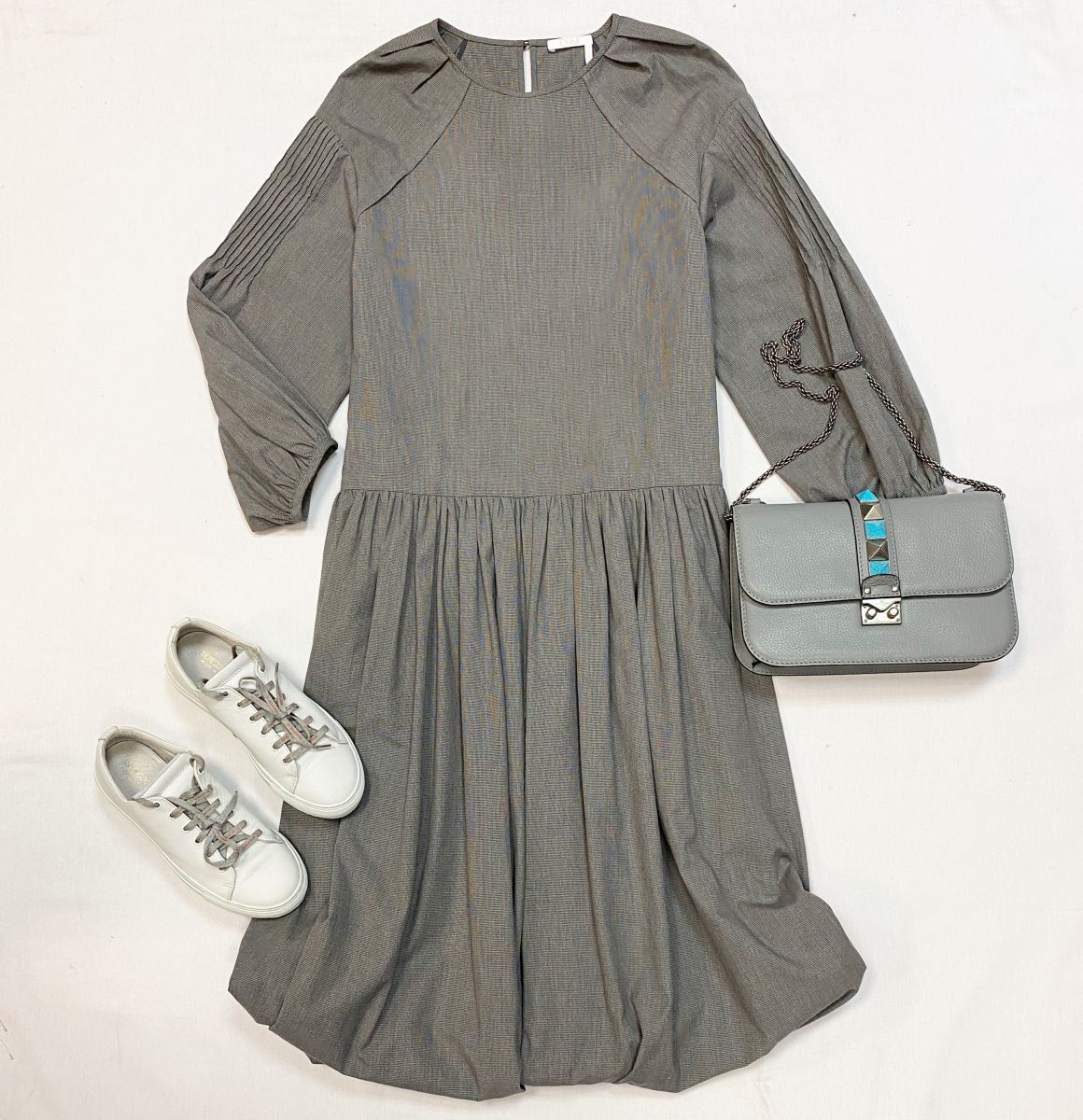 Платье Chloe размер M цена 30 770 руб
Кеды Semicouture размер 36 цена 9 231 руб
Сумка Valentino 