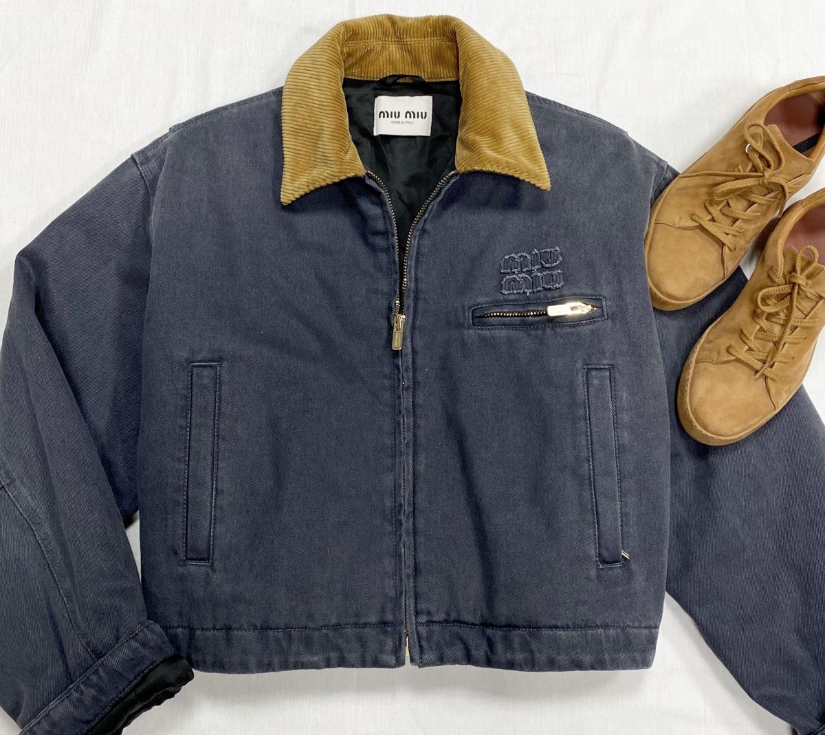 Куртка / джинсовая / утепленная / отделка вельвет / Miu Miu размер 38 цена 125 240 руб 
Кеды Loro Piana размер 37.5 цена 39 138 руб