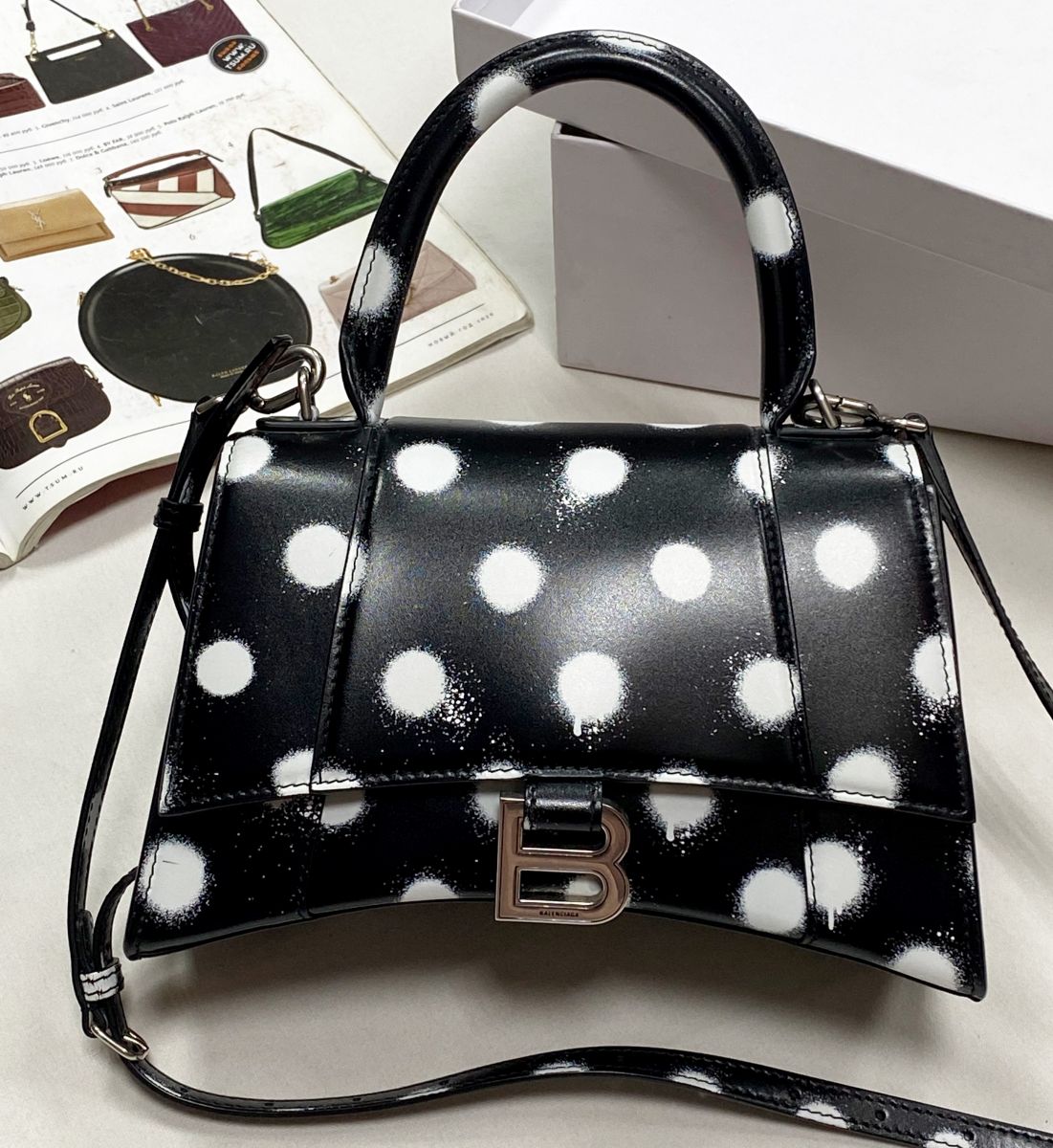 Сумка Balenciaga размер 22/13 цена 187 860 руб

