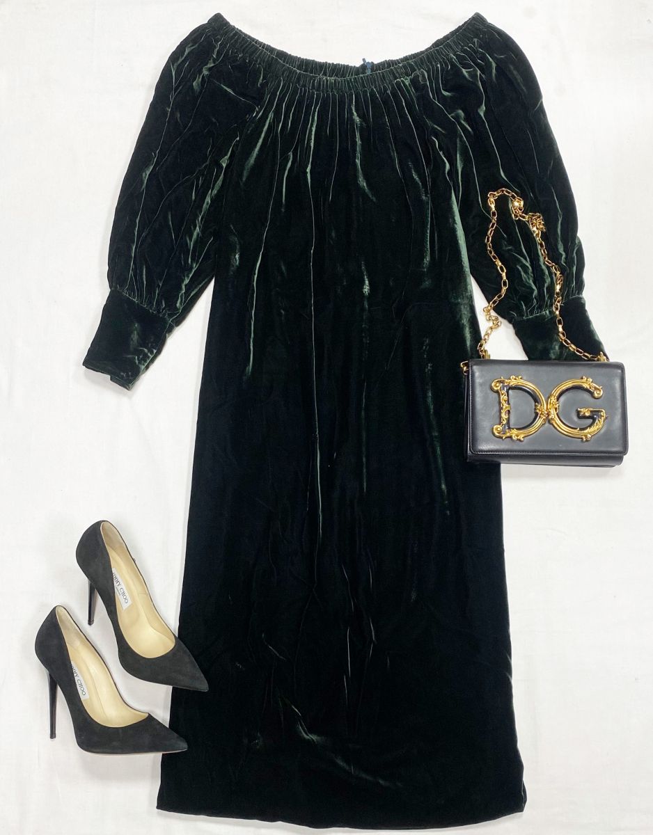 Платье /бархат/ Gucci размер 46 цена 18 786 руб
Туфли Jimmy Choo размер 38.5 цена 17 221 руб
Сумка Dolce Gabbana 