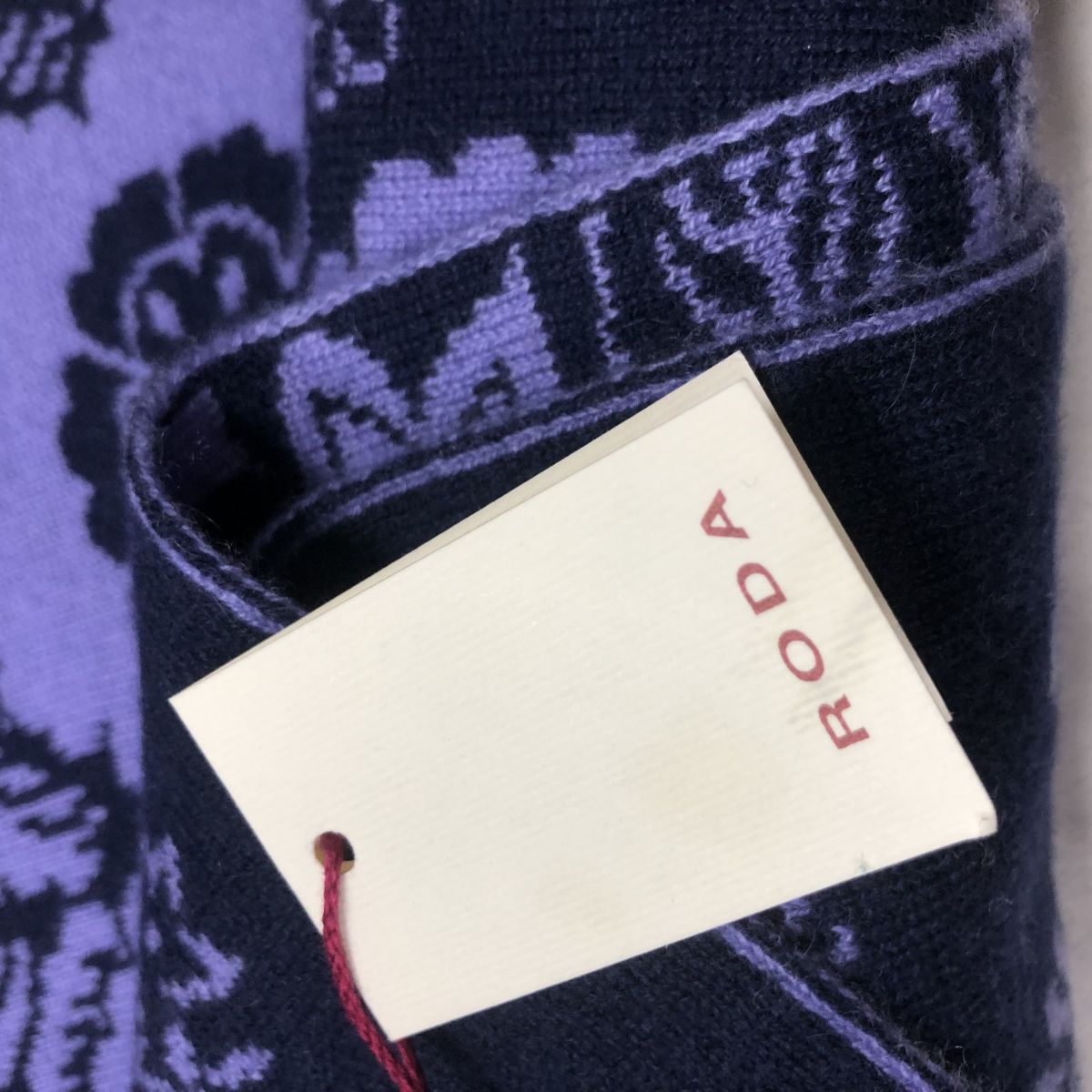 Шарф /кашемир/ RODA цена 7 828 руб /с ценником/ 