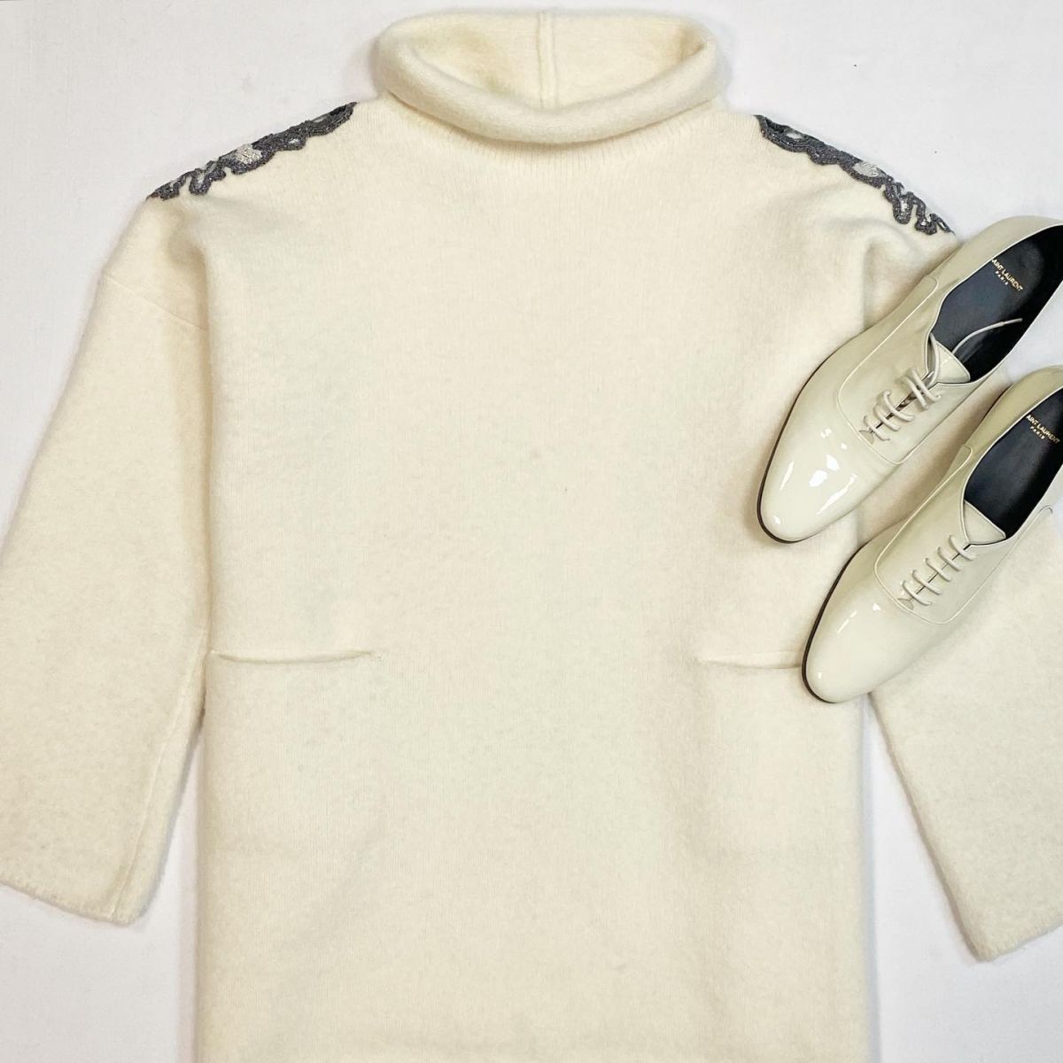 Свитер Ermanno Scervino размер 38 цена 23 078 рубБотинки Saint Laurent размер 38.5 цена 18 463 руб