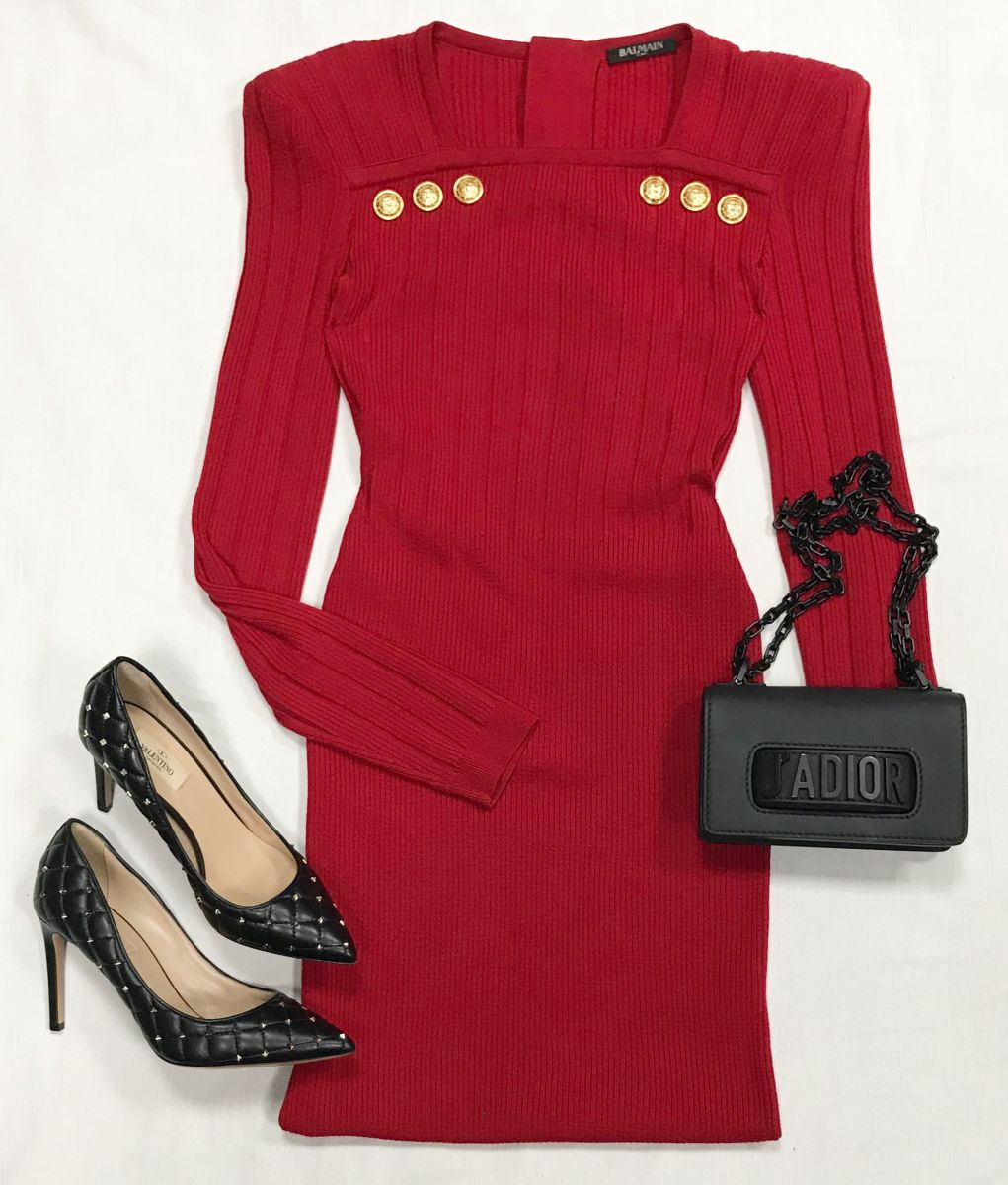 Платье Balmain размер 38 цена 23 483 руб
Туфли Valentino размер 38 цена 31 310 руб
Сумочка Christian Dior