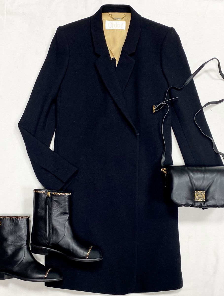 Пальто Chloe размер 36 цена 23 483 руб
Ботинки Chanel размер 35.5 цена 46 965 руб
Сумка Loewe 