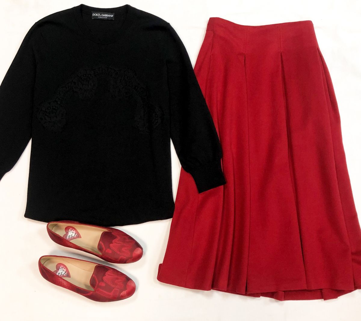 Кофта Dolce Gabbana размер 40 цена 6 154 руб
Юбка Max Mara размер 38 цена 12 308 руб
Лоферы Valentino размер 37 цена 6 925 руб