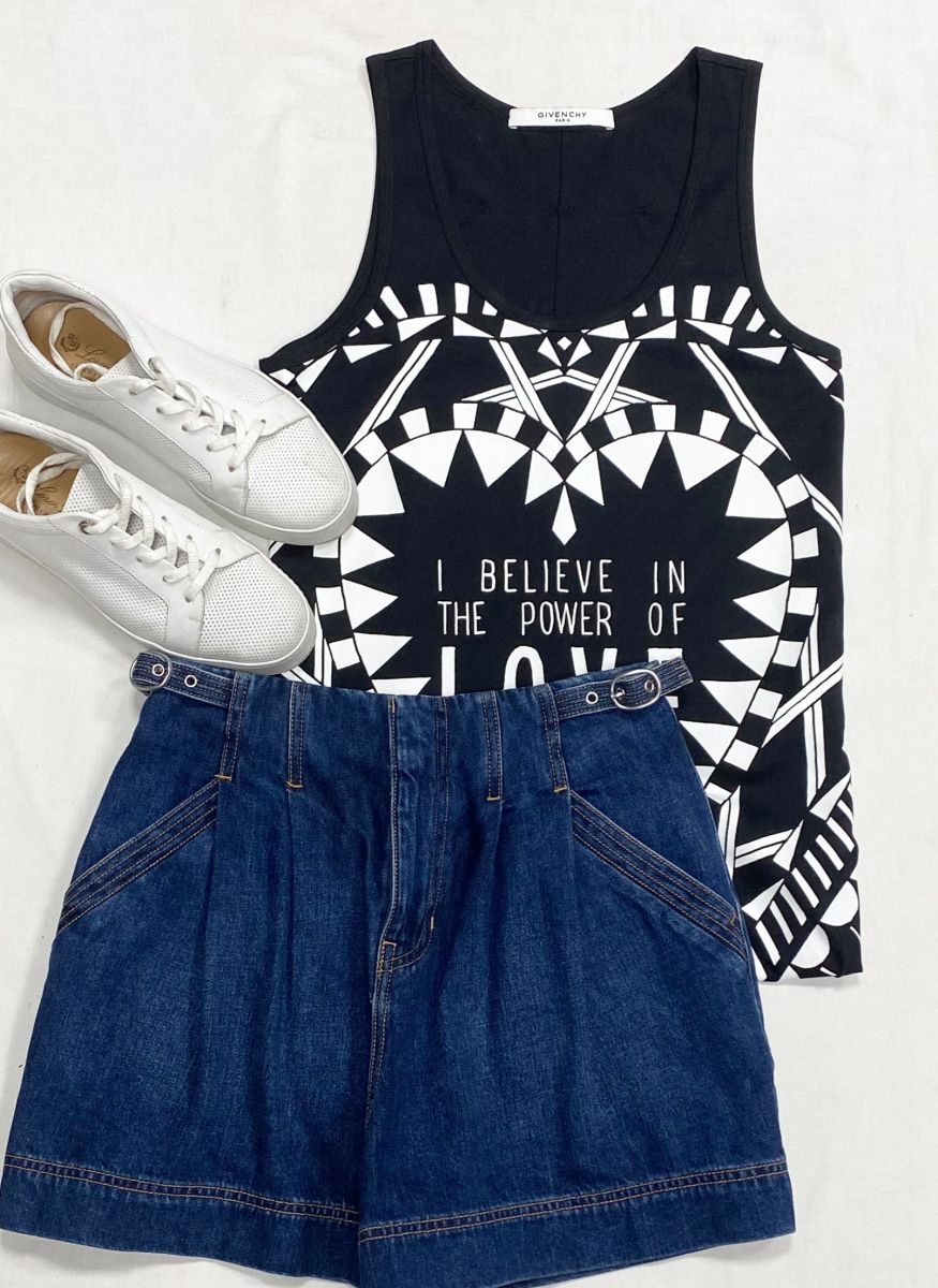 Топ Versace размер S цена 10 959 руб
Шорты размер 26 цена 3 131 руб
Кеды Loro Piana размер 37 цена 15 655 руб