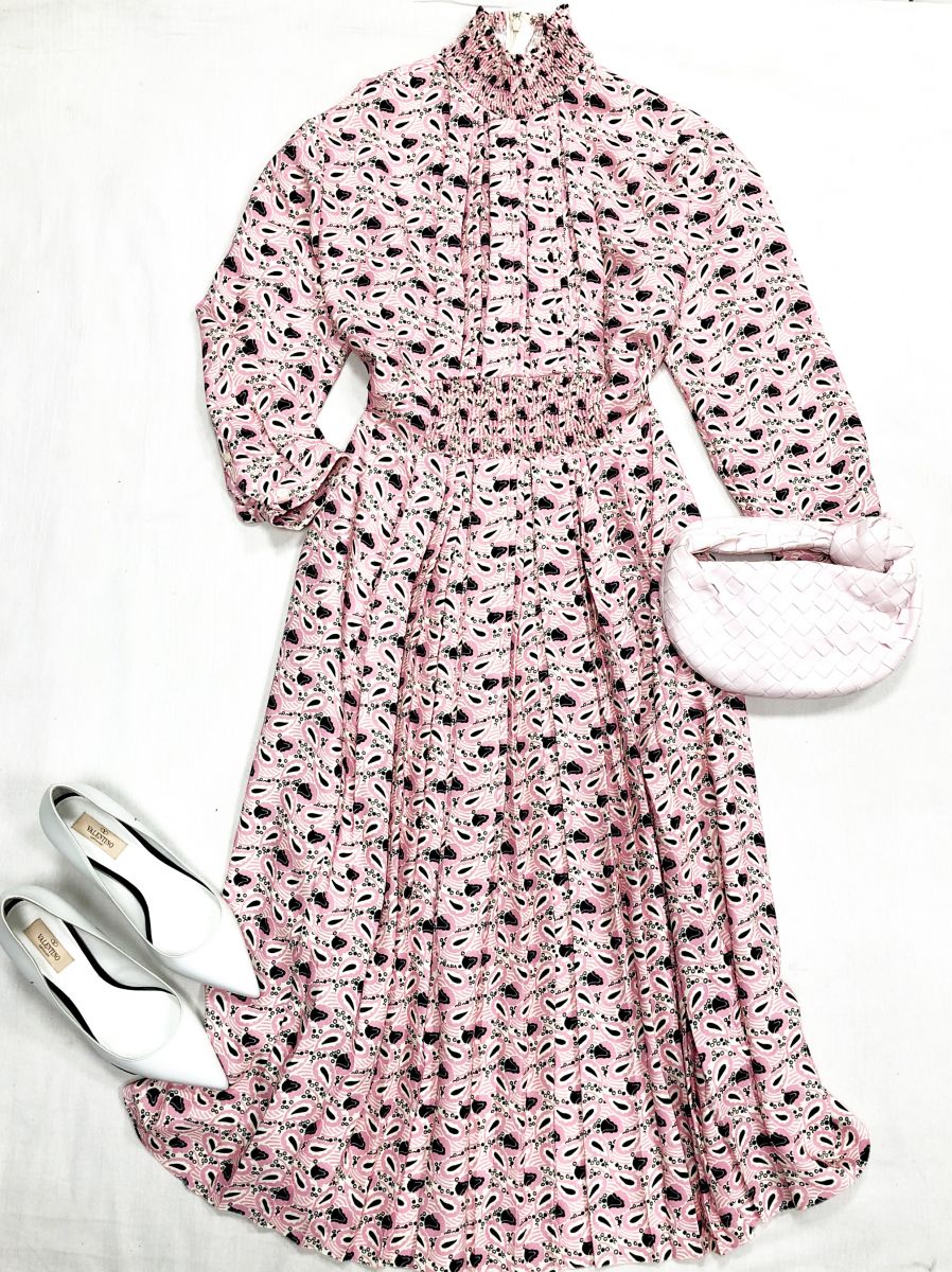 Платье Prada размер 44 цена 46 965 руб
Туфли Valentino размер 38 цена 23 483 руб
Сумка BOTTEGA VENETA