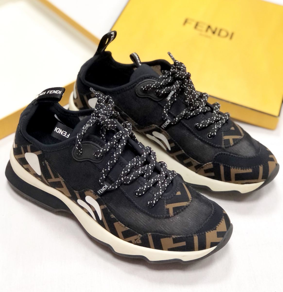Кроссовки Fendi размер 38 цена 28 179 руб
