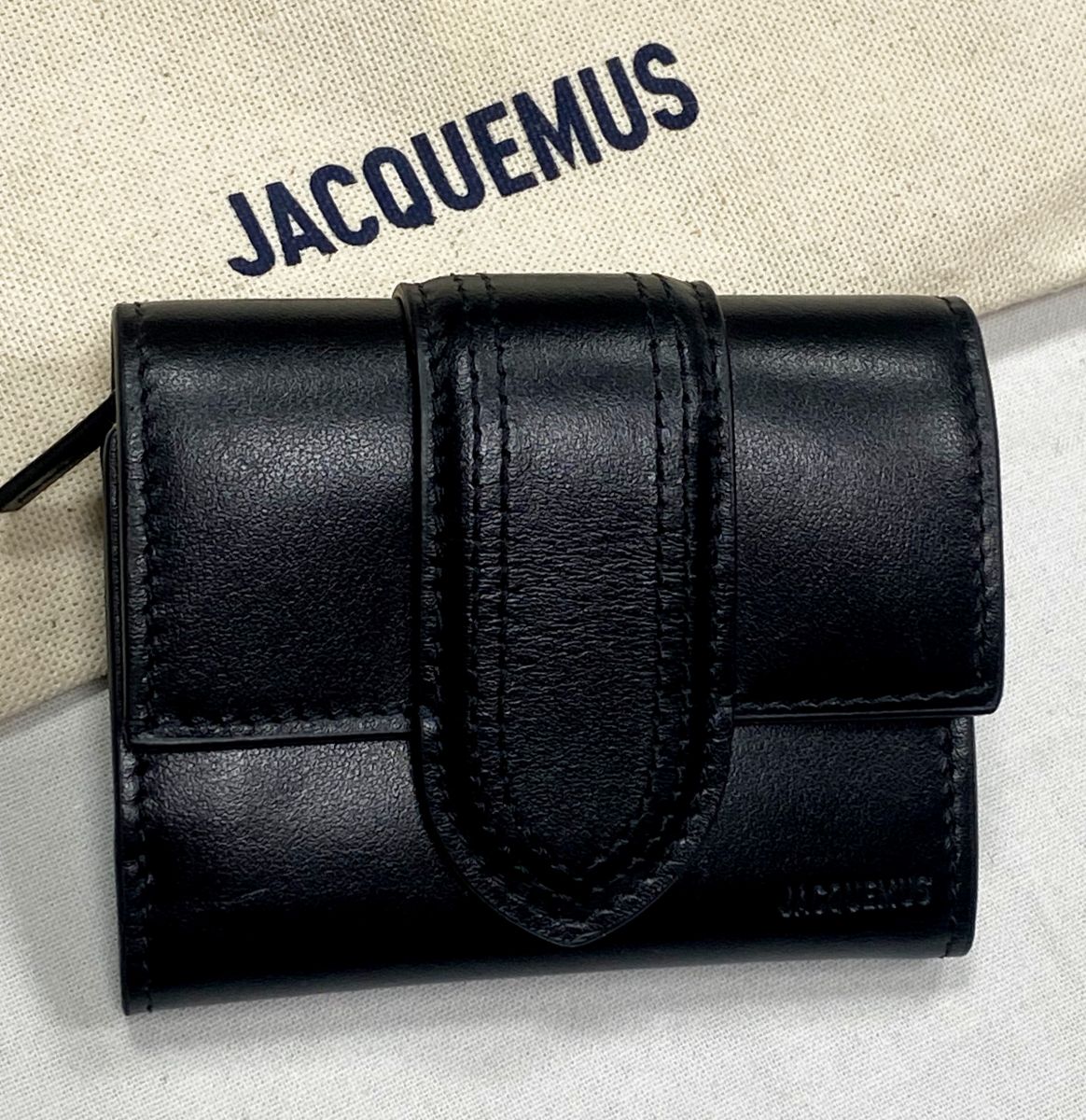 Кошелек Jacquemus цена 23 483 руб
