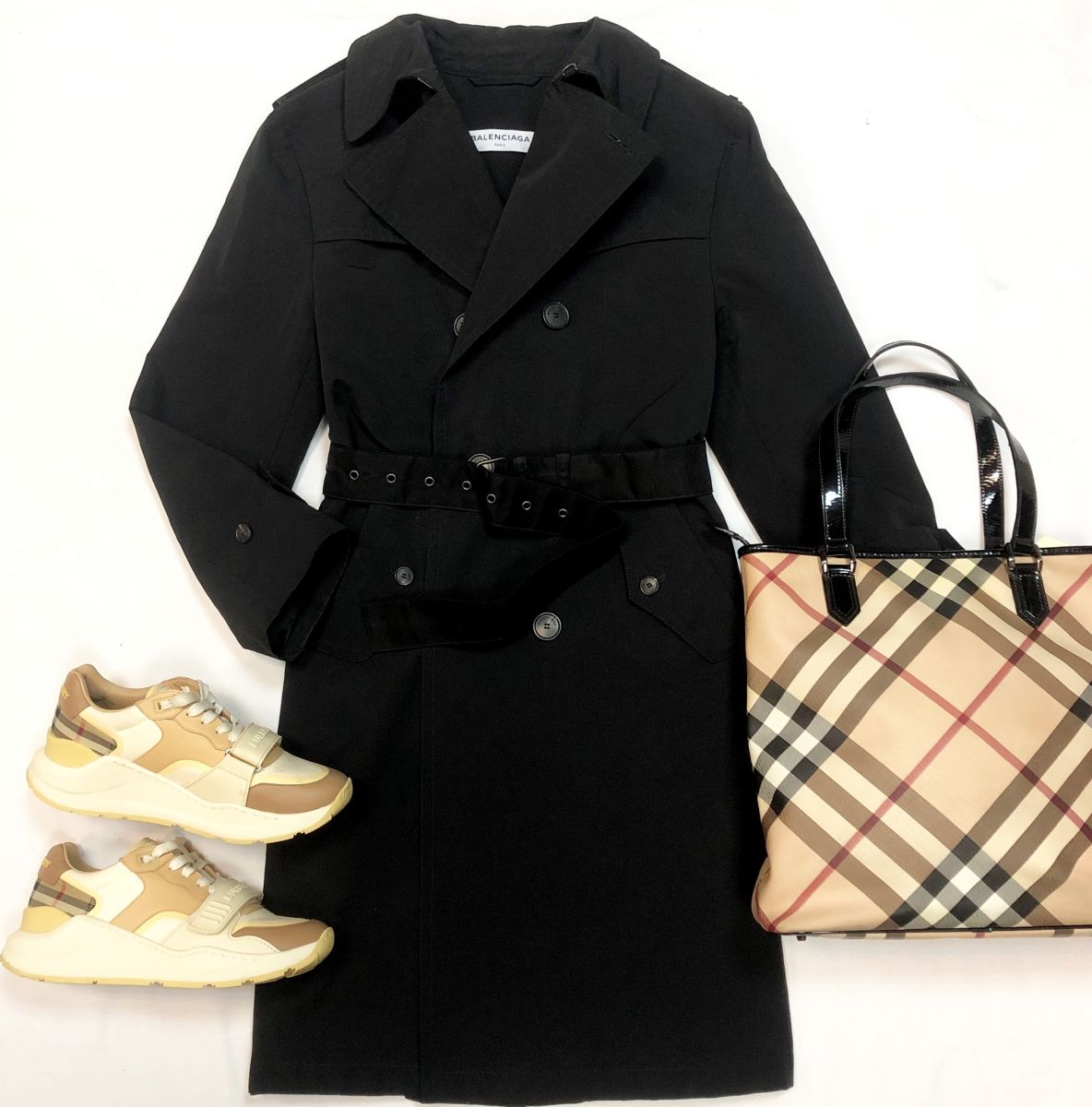 Плащ Balenciaga размер 36 цена 30 770 руб
Кроссовки Burberry размер 39 цена 18 462 руб
Сумка Burberry