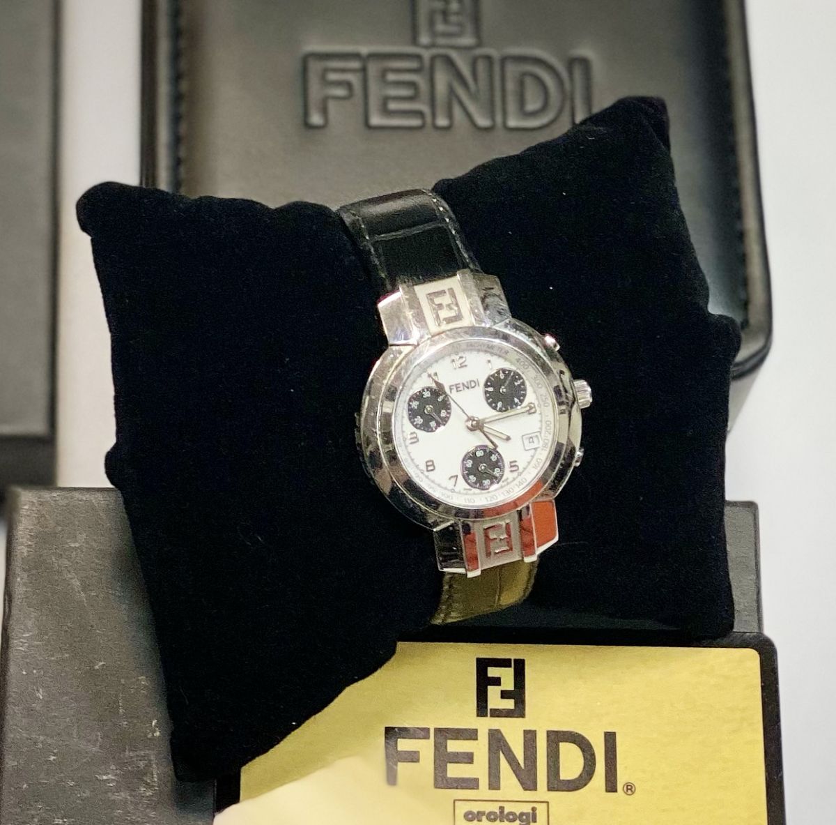 Часы Fendi цена 15 385 руб / карточка / упаковка /
