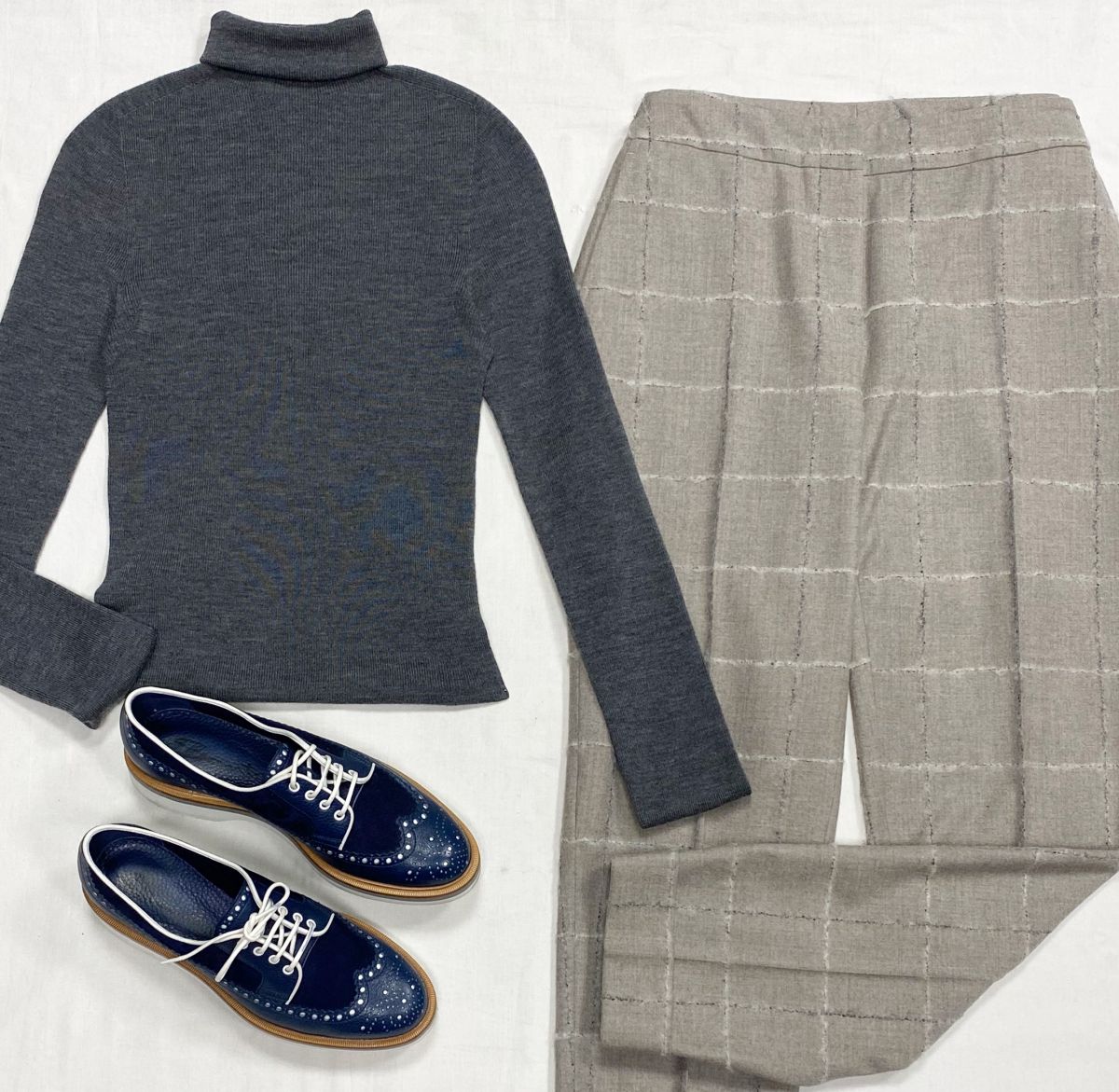 Водолазка 12 Storeez размер S цена 4 697 руб
Брюки Lorena Antoniazzi размер 44 цена 3 914 руб
Ботинки Santoni размер 38 цена 15 655 руб