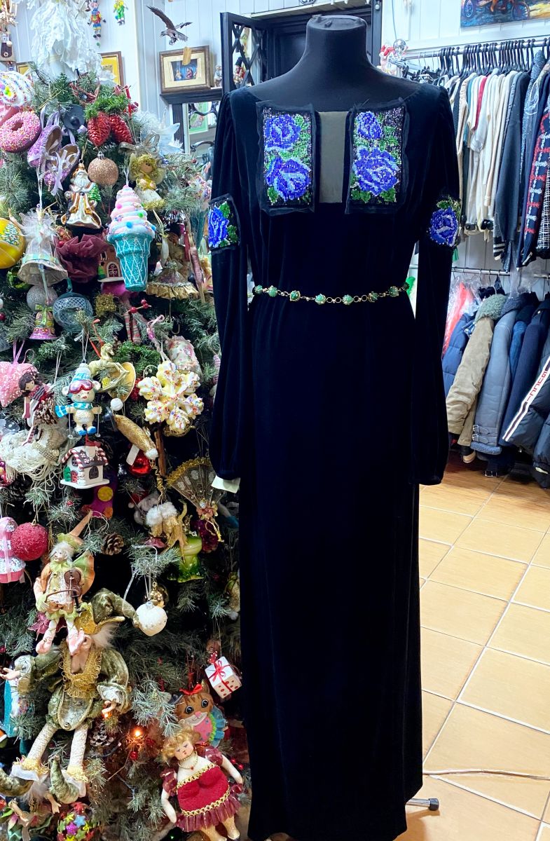 Платье/ бисер / бархат/ Yanina размер 46 цена 15 655 руб
Бусы Rosantica цена 15 655 руб
Туфли Louboutin размер 37 цена 9 393 руб