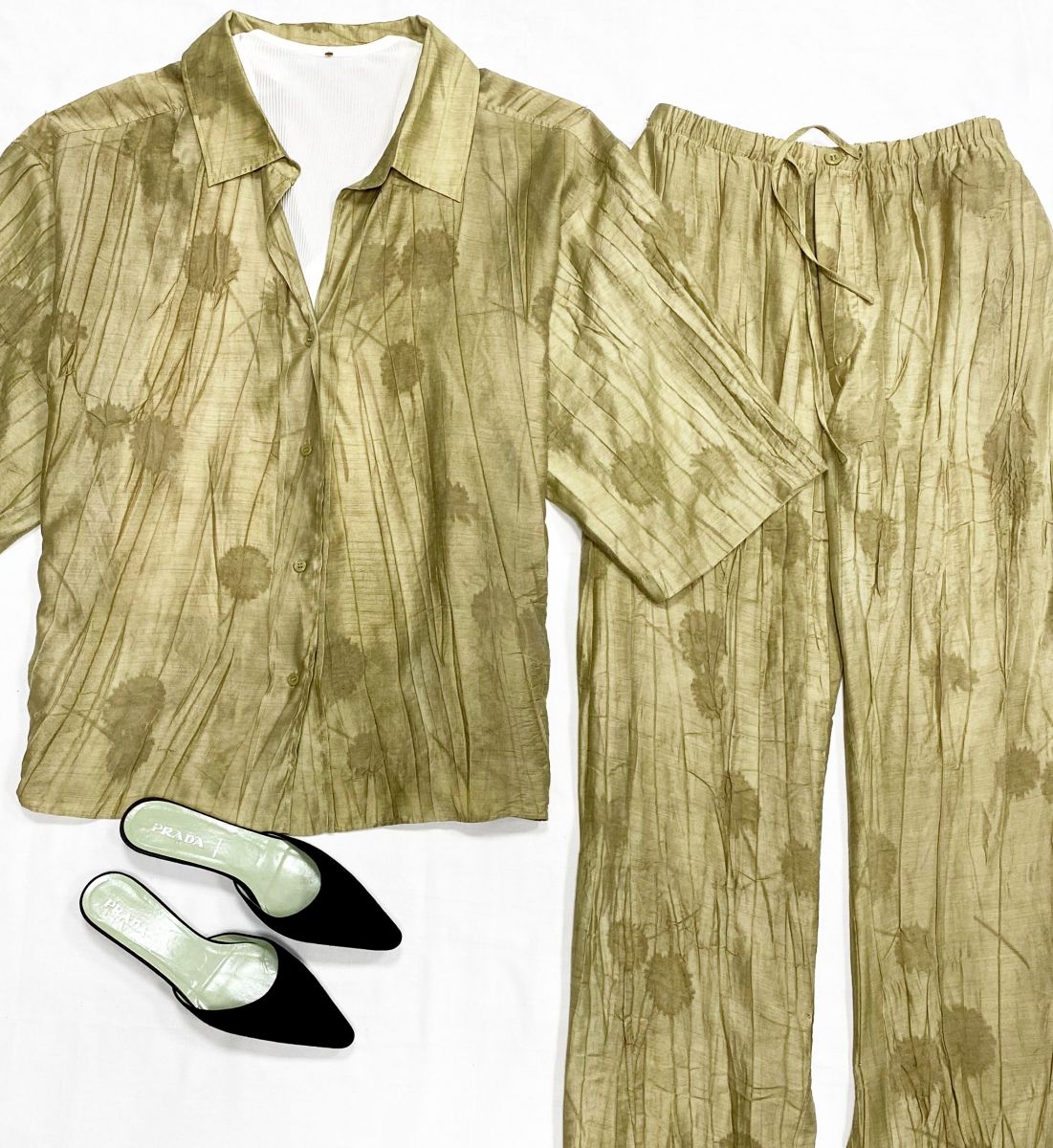 Костюм размер L цена 4 697 руб
Мюли Prada размер 35.5 цена 14 090 руб