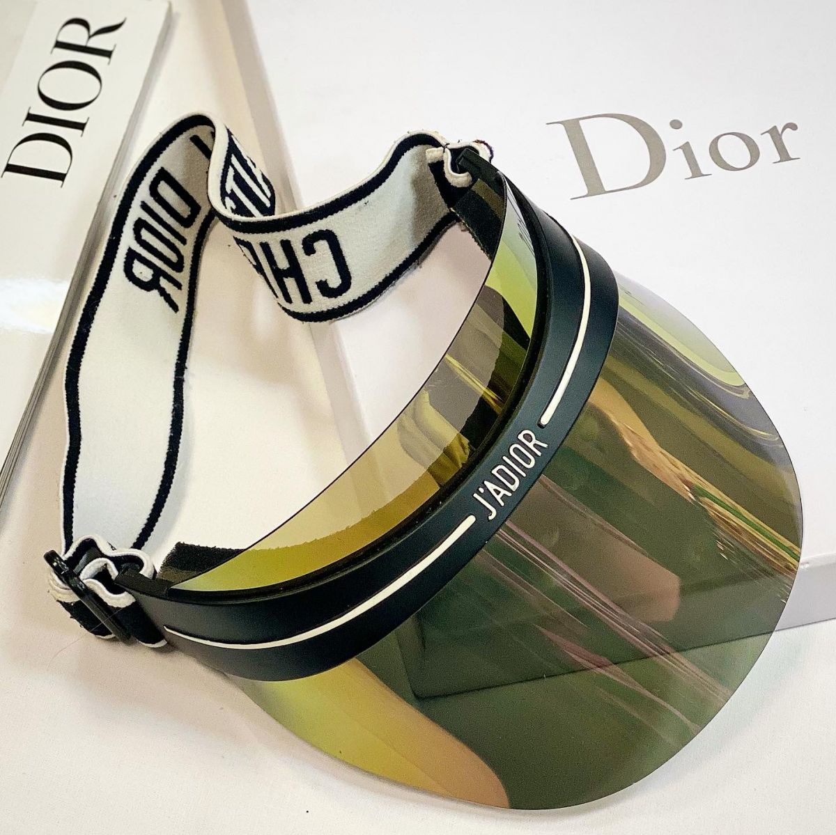Козырёк Christian Dior цена 18 463 руб 