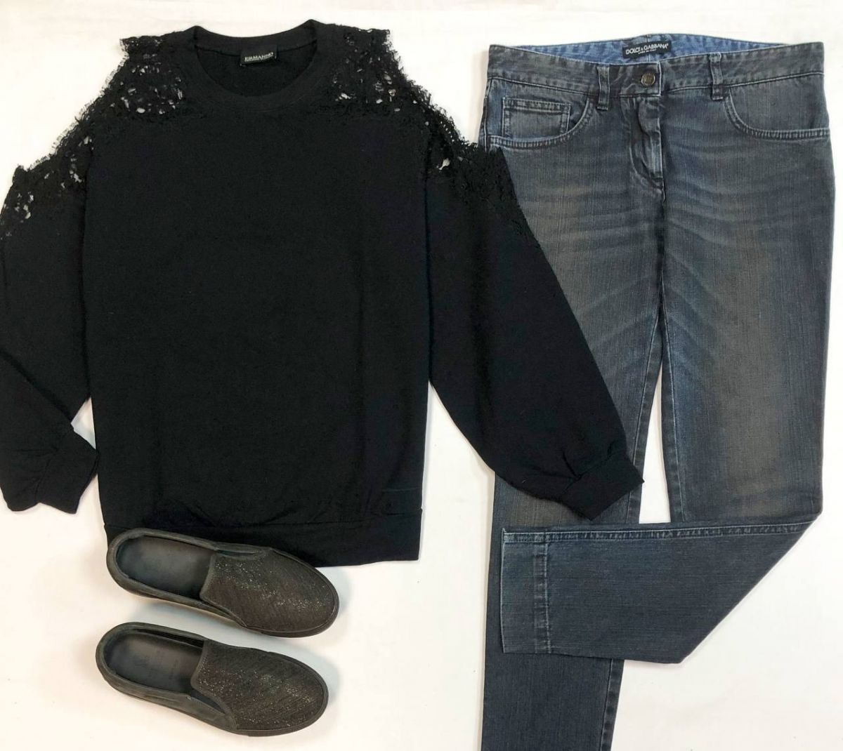 Толстовка Ermanno Scervino размер 40 цена 6 154 руб
Джинсы Dolce Gabbana размер 40 цена 6 154 руб
Слипоны Brunello Cucinelli размер 37 цена 23 078 руб