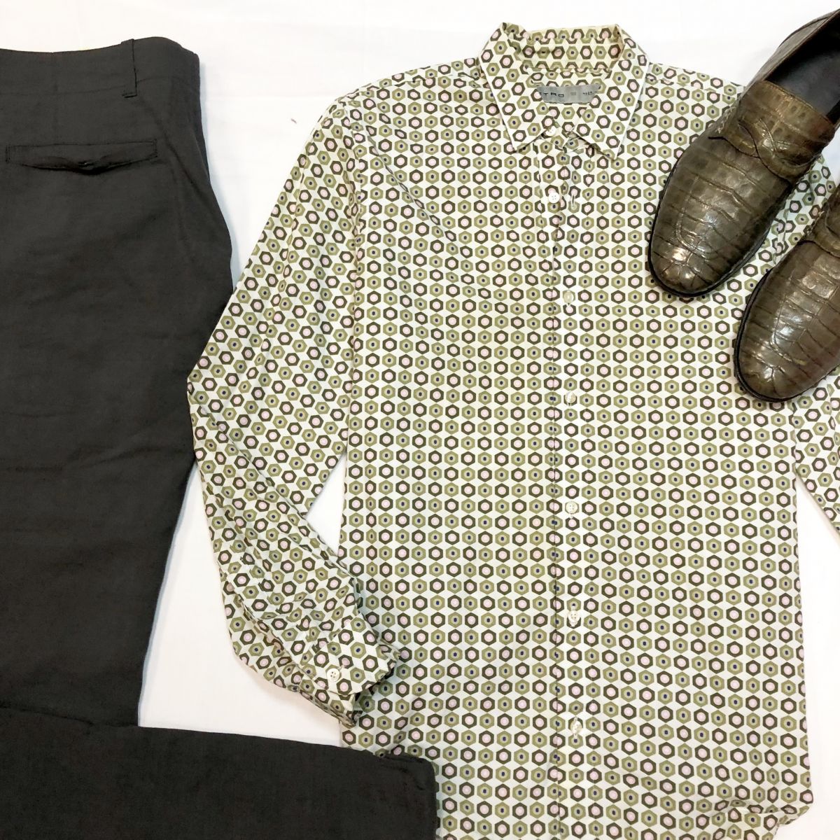 #mechtamen
Рубашка ETRO размер S цена 4 616 руб 
Брюки /лён/ GIORGIO ARMANI размер 50 цена 7 693 руб