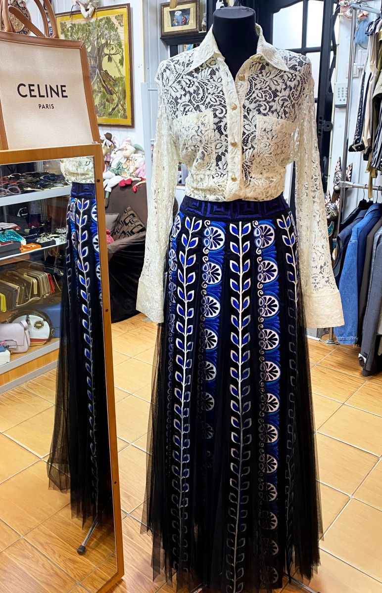 Блузка Dolce Gabbana размер 36 цена 12 524 руб
Юбка / вышивка/ Mary Katrantzou размер 42 цена 15 655 руб